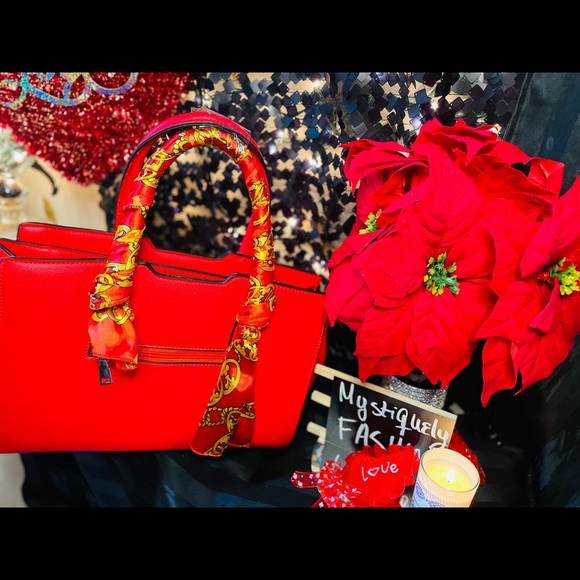 Red Passion Women’s Shoulder Bag - Picture 4 of 7